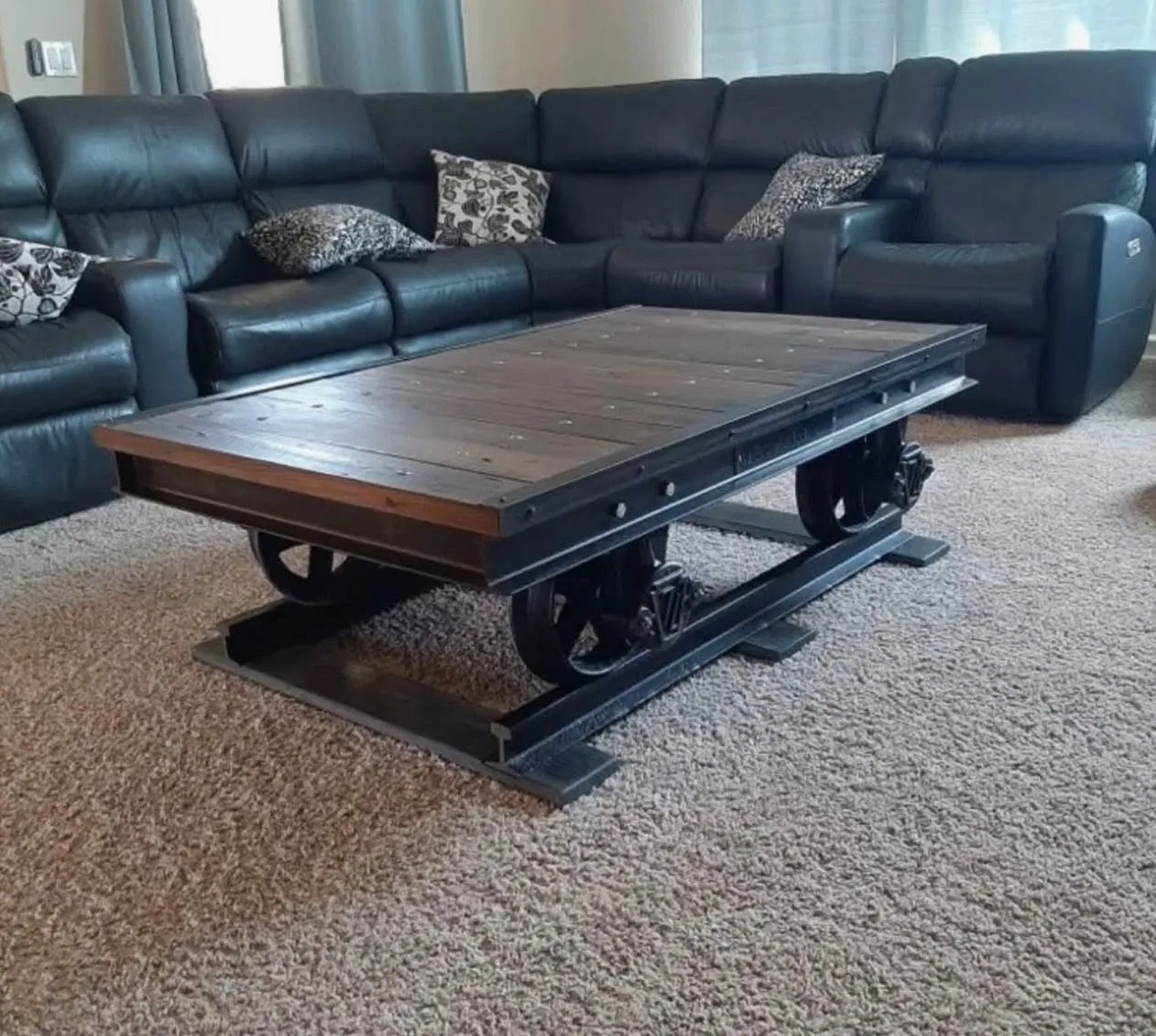 Mesa industrial de hierro y madera nativa hecha a medida